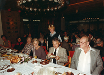 848437 Afbeelding van een lunch tijdens de Gepensioneerdendag voor oud-medewerkers van Provinciale Waterstaat.